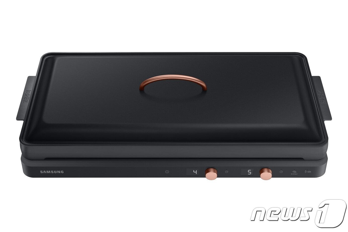 본문 이미지 - 삼성전자가 만든 2구 인덕션 '더 플레이트' 블랙 색상의 모습(삼성전자 제공) ⓒ 뉴스1