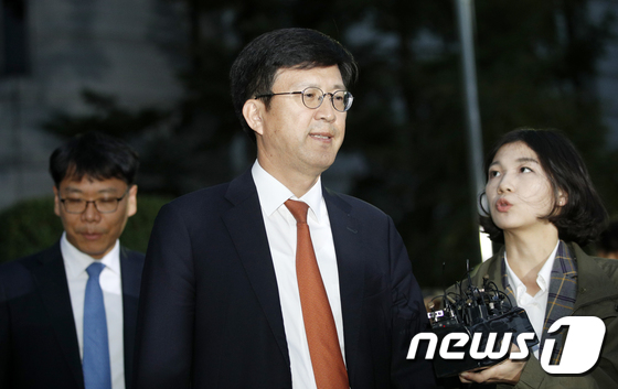 법원 나서는 정경심 변호인 김종근