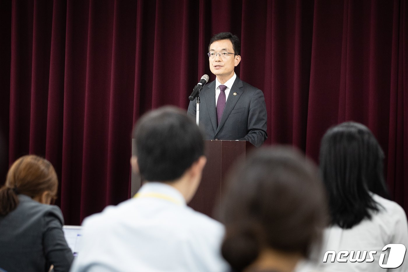 조세영 외교부 1차관이 이낙연 총리와 아베 총리 회담 결과를 브리핑하고 있다. 