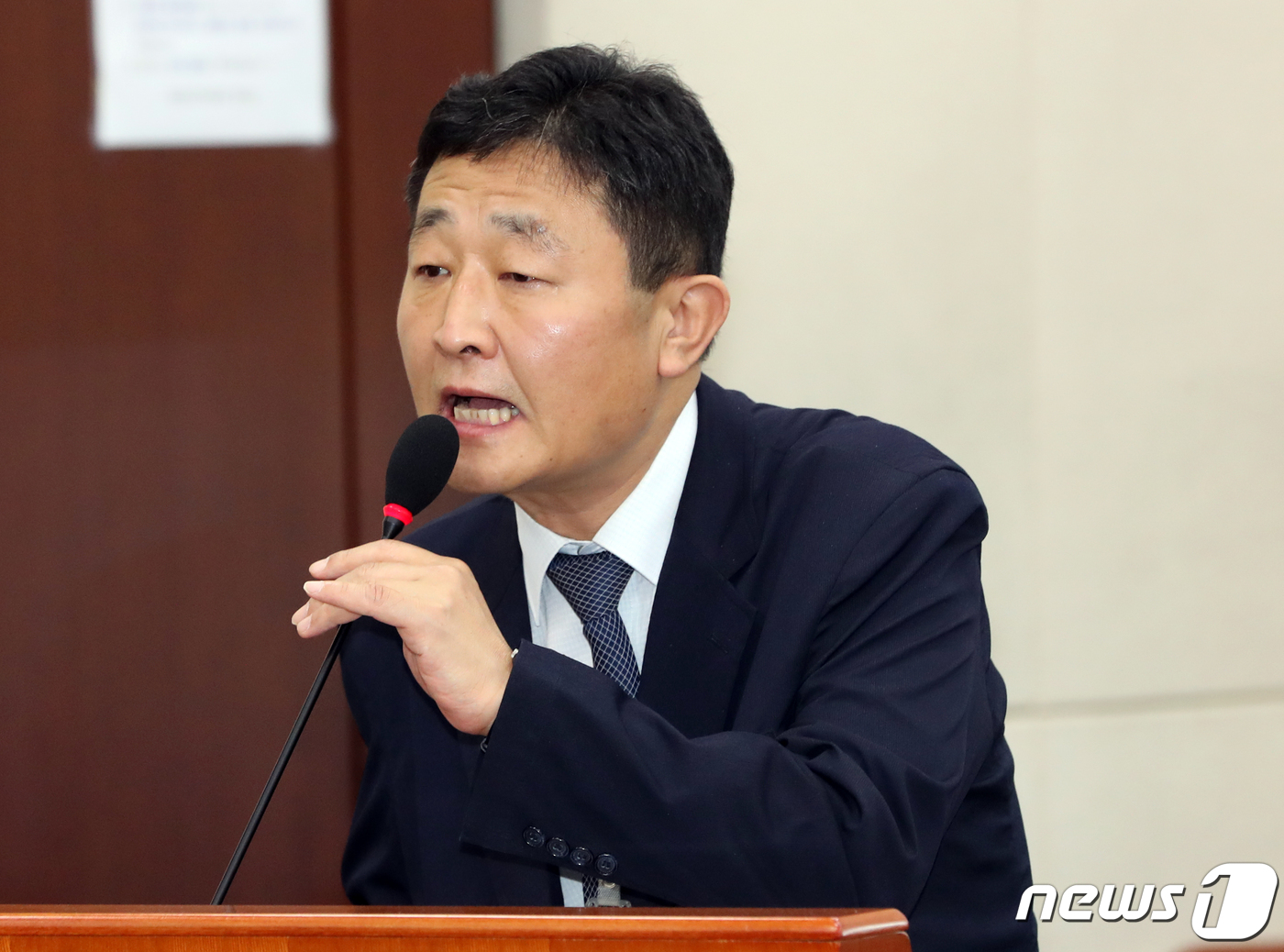 (서울=뉴스1) 이종덕 기자 = 허인회 녹색드림협동조합 대표가 24일 서울 여의도에서 열린 행정안정위원회의 행전안전부, 중앙선거관리위원회, 경찰청, 인사혁신처 종합감사에 증인으로 …