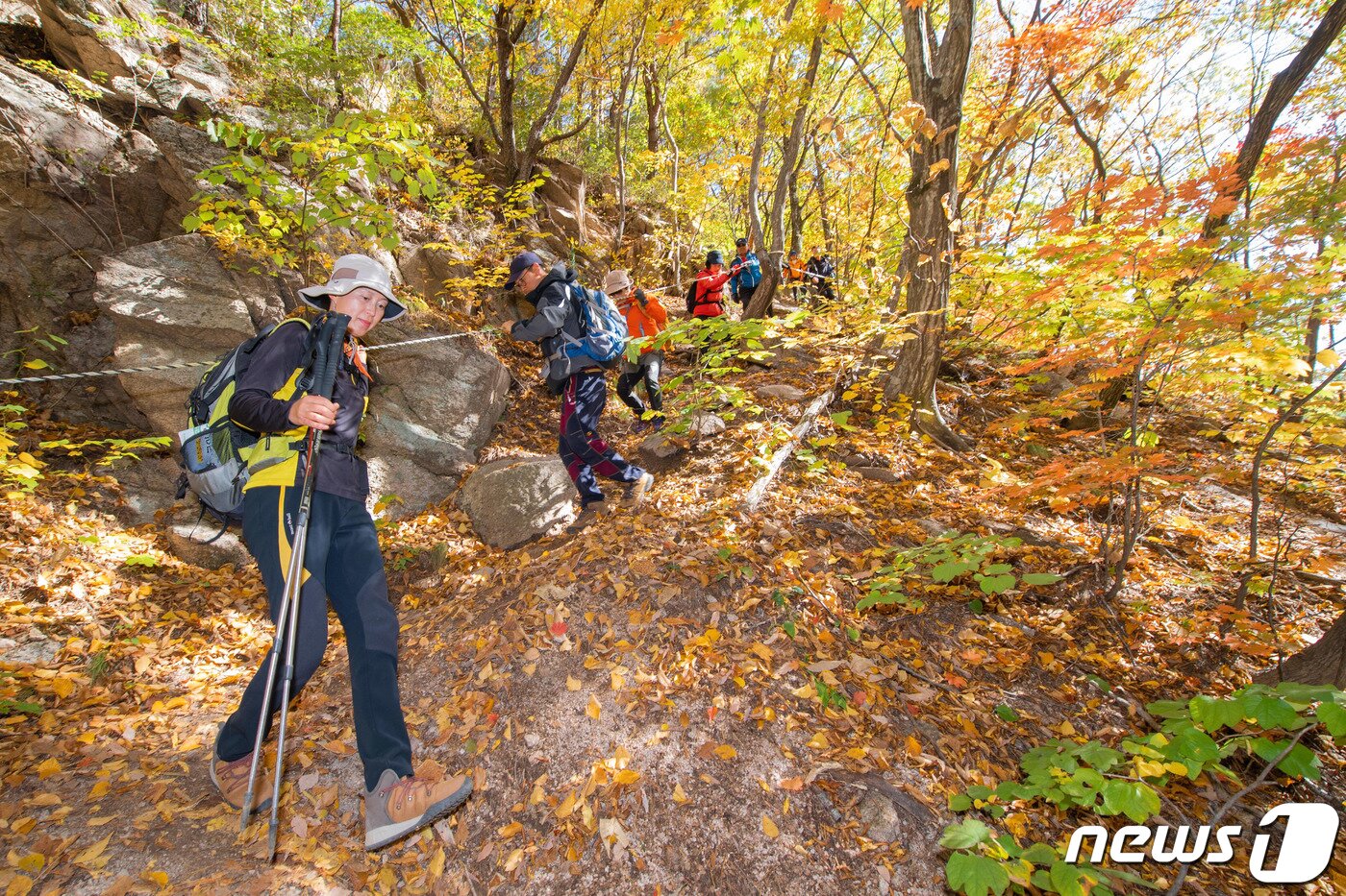 본문 이미지 - 지난 2019년 강원도 고성군에서 열린 설악산 울산바위(말굽폭포) 탐방행사 당시(고성군 제공, 재판매 및 DB 금지)