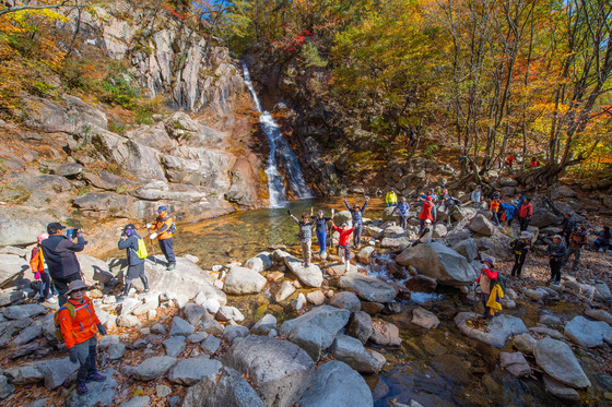 "이젠 고성서도 울산바위"…56년 만에 열리는 설악산 말굽폭포 탐방로