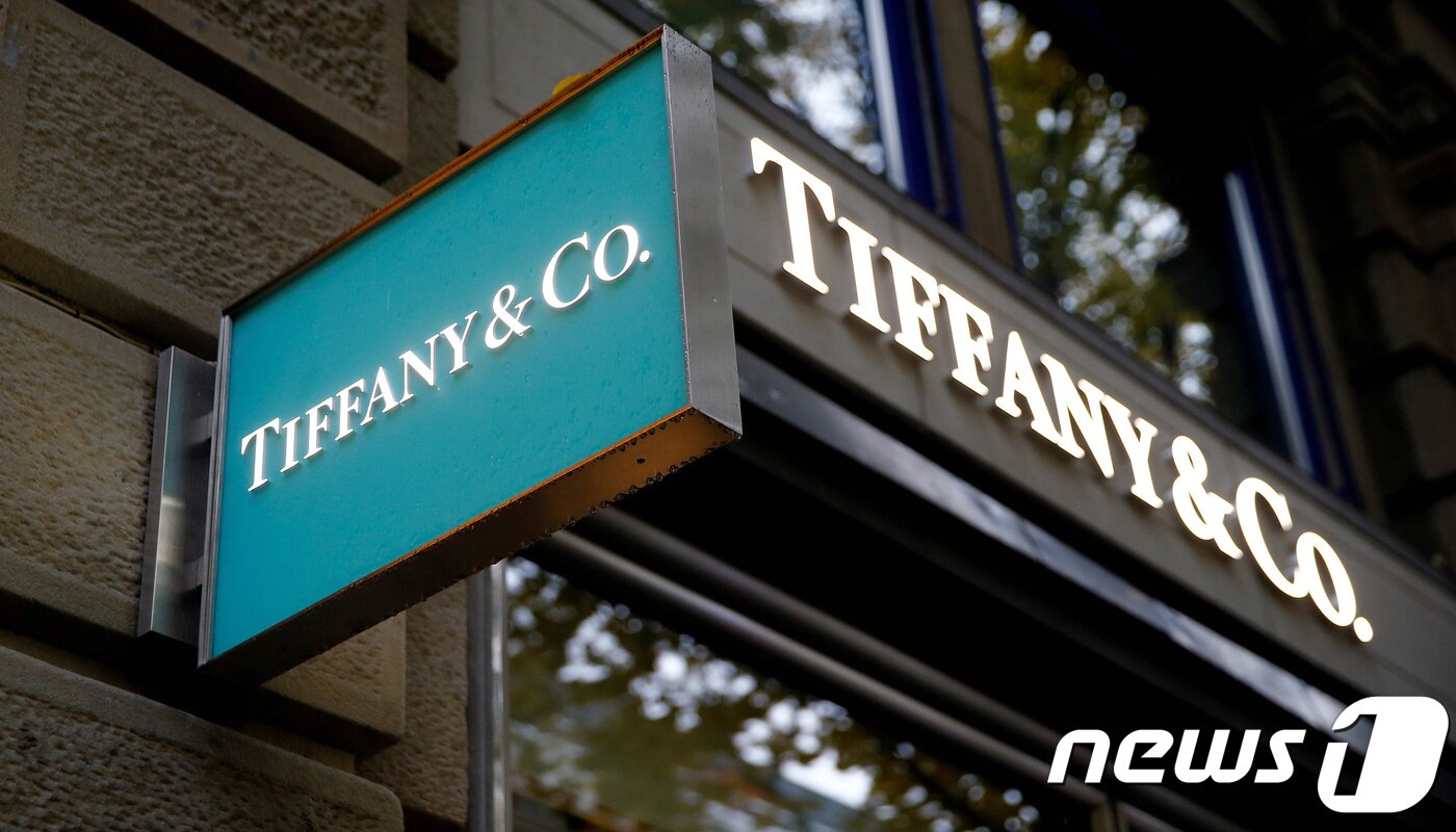 본문 이미지 - 스위스 취리히 내 티파니 매장 모습.ⓒ 로이터=뉴스1