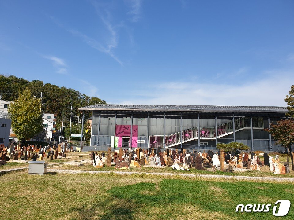 본문 이미지 - 작품 &#39;1025: 사람과 사람 없이&#39; ⓒ 뉴스1