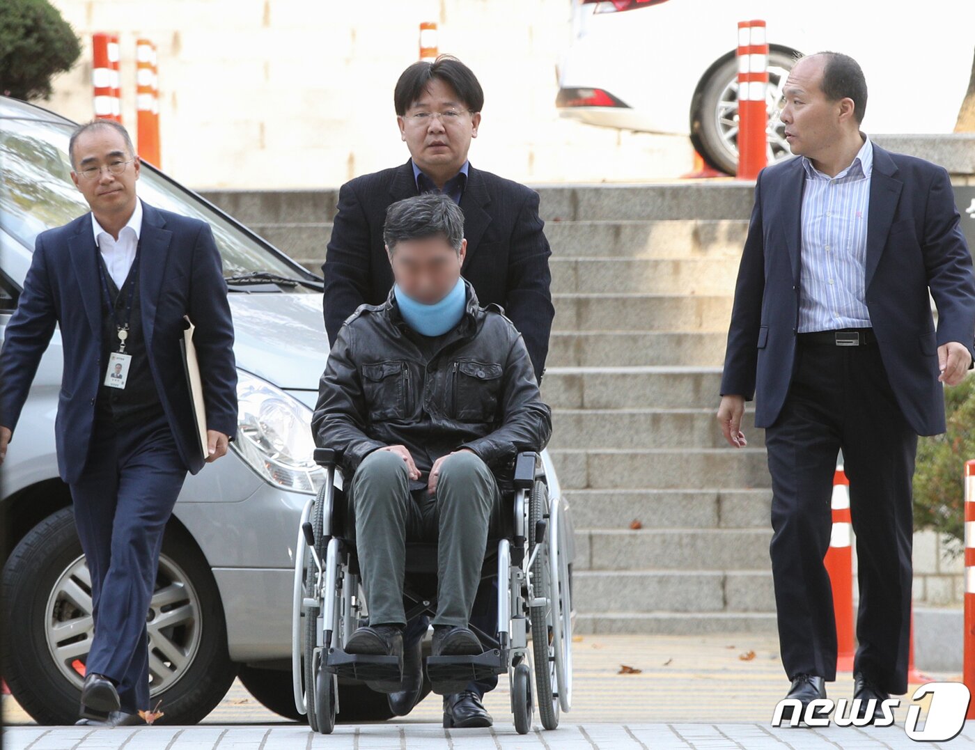 본문 이미지 - '웅동학원 비리' 의혹을 받고 있는 조국 법무부 장관 동생 조모씨가 지난 10월31일 오전 서울 서초구 서울중앙징방법원에서 열린 구속 전 피의자심문에 출석하고 있다. News1 신웅수 기자