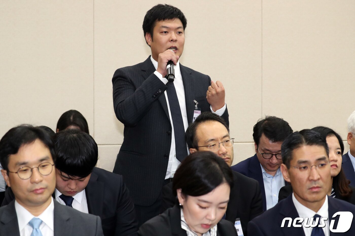 본문 이미지 - 박태훈 주식회사 왓챠 대표가 2019년 10월 4일 서울 여의도 국회에서 열린 과학기술정보방송통신 위원회 국정감사에서 참고인으로 출석해 질의에 답변하고 있다. 2019.10.4/뉴스1 ⓒ News1 김명섭 기자