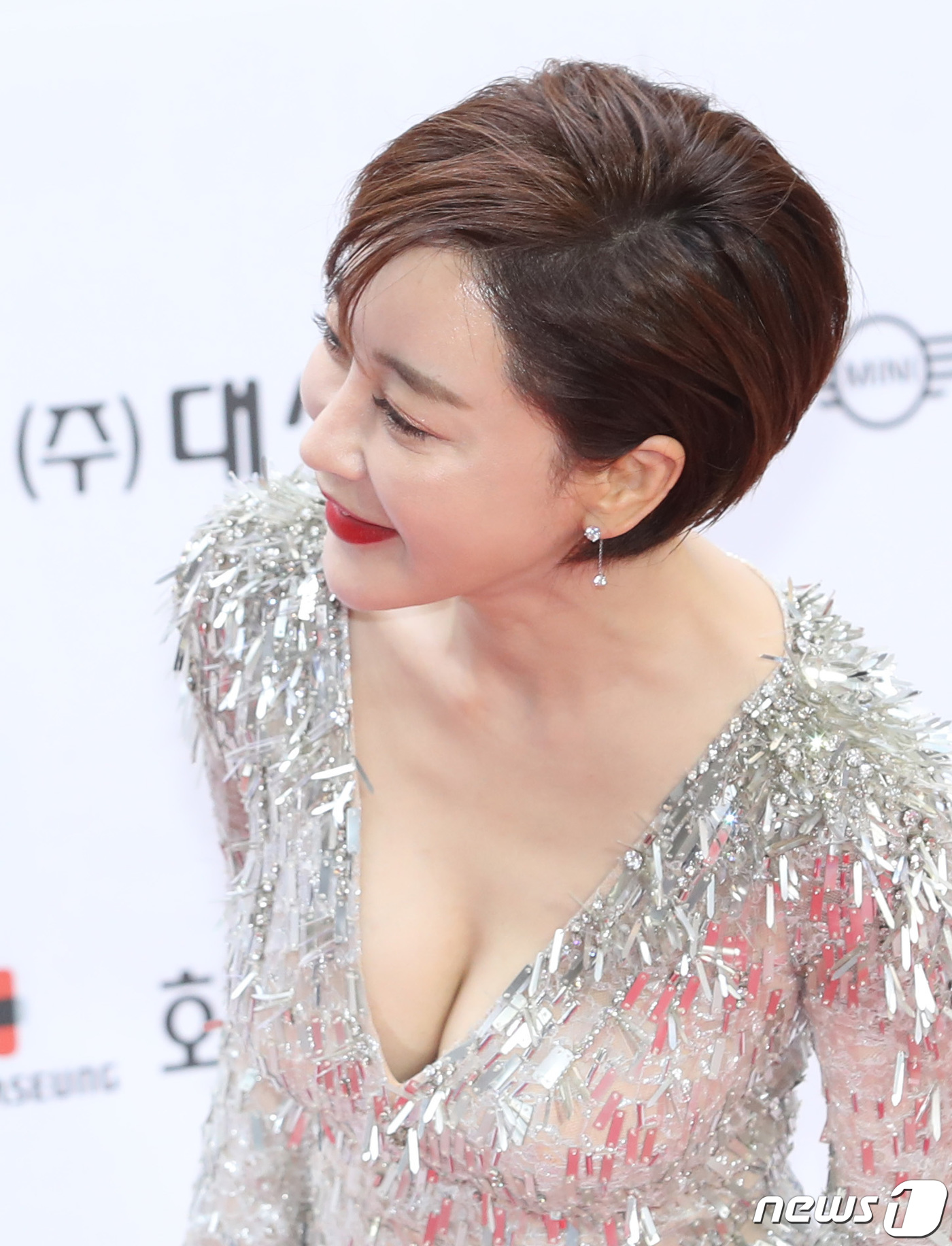 (부산=뉴스1) 권현진 기자 = 배우 김혜은이 4일 오후 부산드림씨어터에서 열린 ‘2019 부일영화상’ 시상식에 참석하고 있다. 2019.10.4/뉴스1 2019.10.4/뉴스1