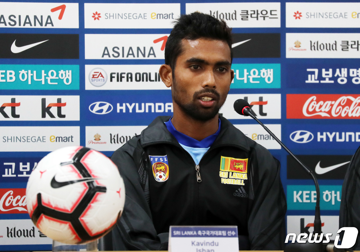 (화성=뉴스1) 조태형 기자 = 스리랑카 남자 축구대표팀 카빈두 이샨이 9일 오후 경기도 화성종합경기타운 주경기장에서 기자회견을 하고 있다.  2019.10.9/뉴스1