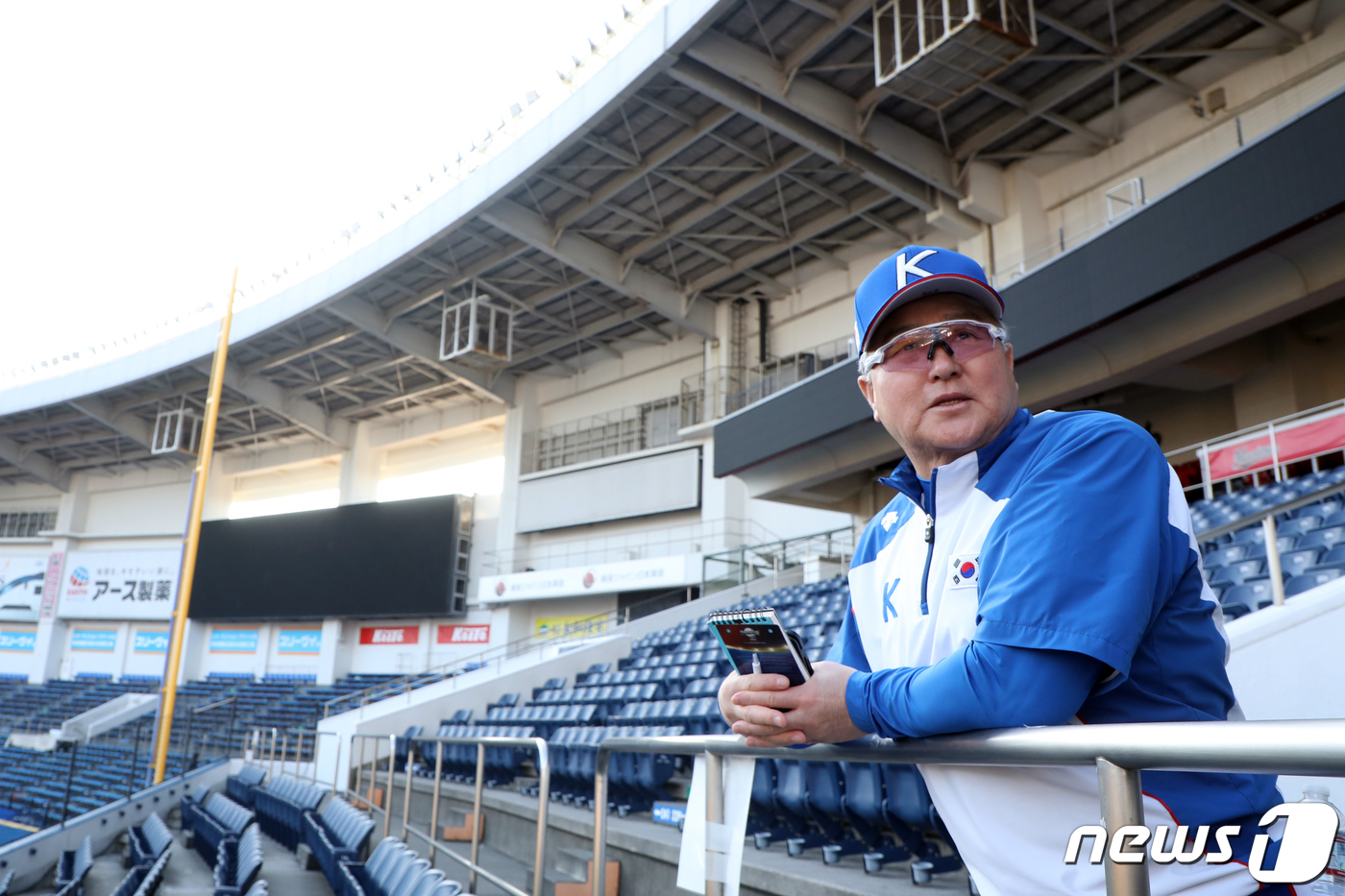 (지바=뉴스1) 황기선 기자 = 김경문 대한민국 야구 대표팀 감독이 10일 오후(현지시간) 일본 지바 조조마린스타디움에서 2019 세계야구소프트볼연맹(WBSC) 프리미어12 슈퍼라 …