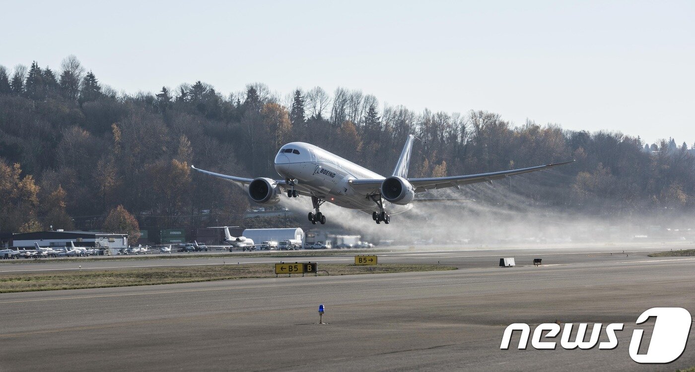 본문 이미지 - 영국 롤스로이스 트렌트 1000 엔진을 탑재한 보잉사의 드림라이너 항공기.<롤스로이스 제공>ⓒ 뉴스1