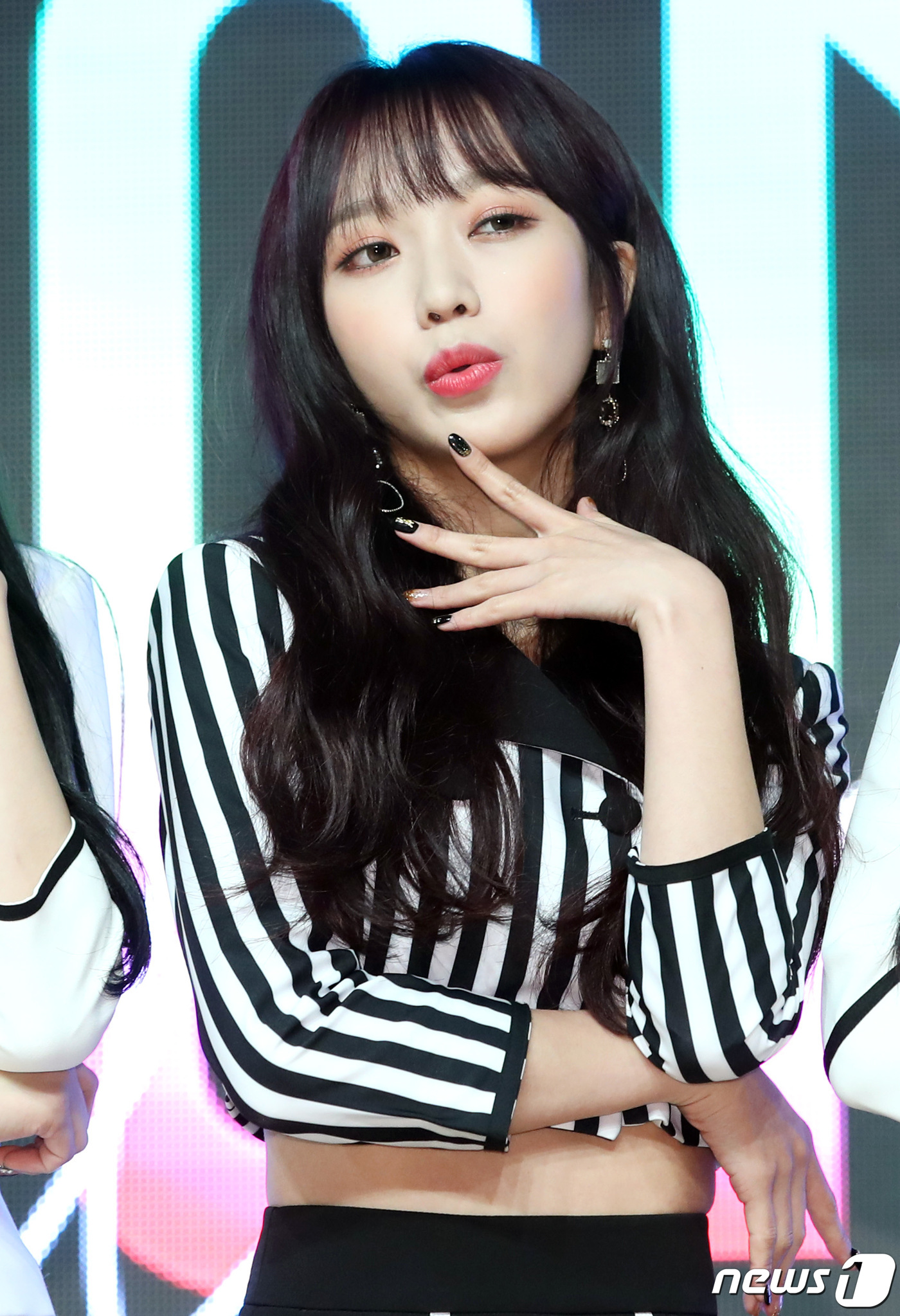 (서울=뉴스1) 권현진 기자 = 그룹 네이처의 김소희가 12일 오후 서울 강남구 청담동 일지아트홀에서 열린 두 번째 미니앨범 'NATURE WORLD:CODE A' 발매기념 쇼케이 …