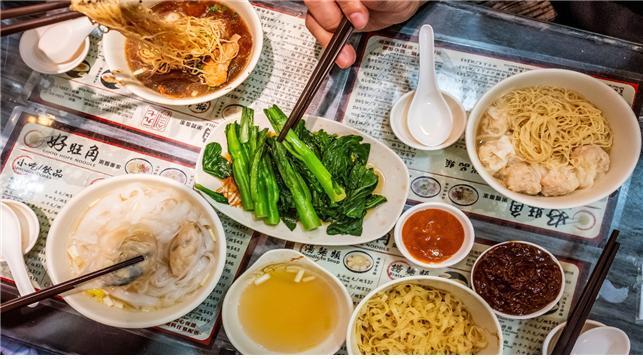 본문 이미지 - 건어물 육수가 일품인 완탕면