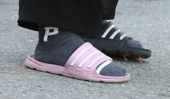 슬리퍼 신으면 징계하는 고교…인권위 개선 권고 일부만 수용