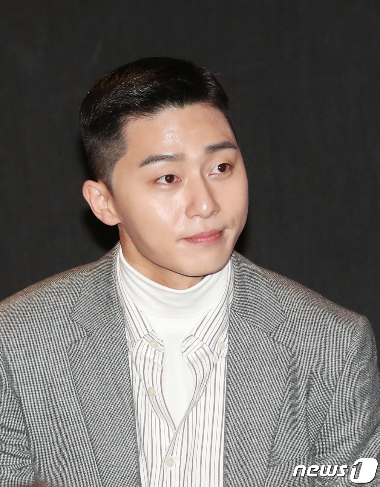 (서울=뉴스1) 권현진 기자 = 배우 박서준이 15일 오후 서울시청에서 열린 발열내의 기부 전달식에 참석하고 있다. 2019.11.15/뉴스1