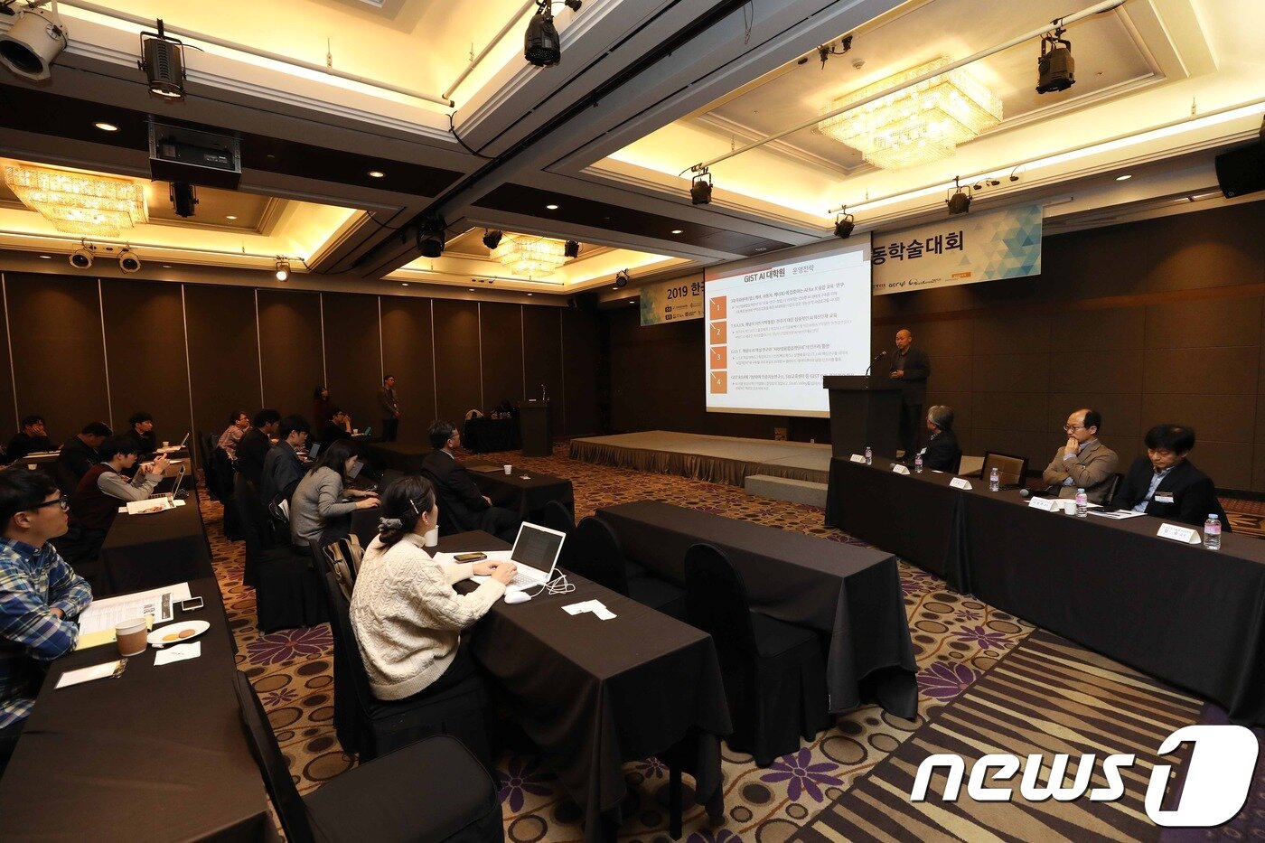 본문 이미지 - 5개 AI 대학원 공동 설명회 사진.(KAIST 제공)ⓒ 뉴스1