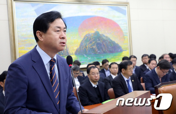 김영춘 더불어민주당 의원. 2019.11.19/뉴스1 © News1 김명섭 기자