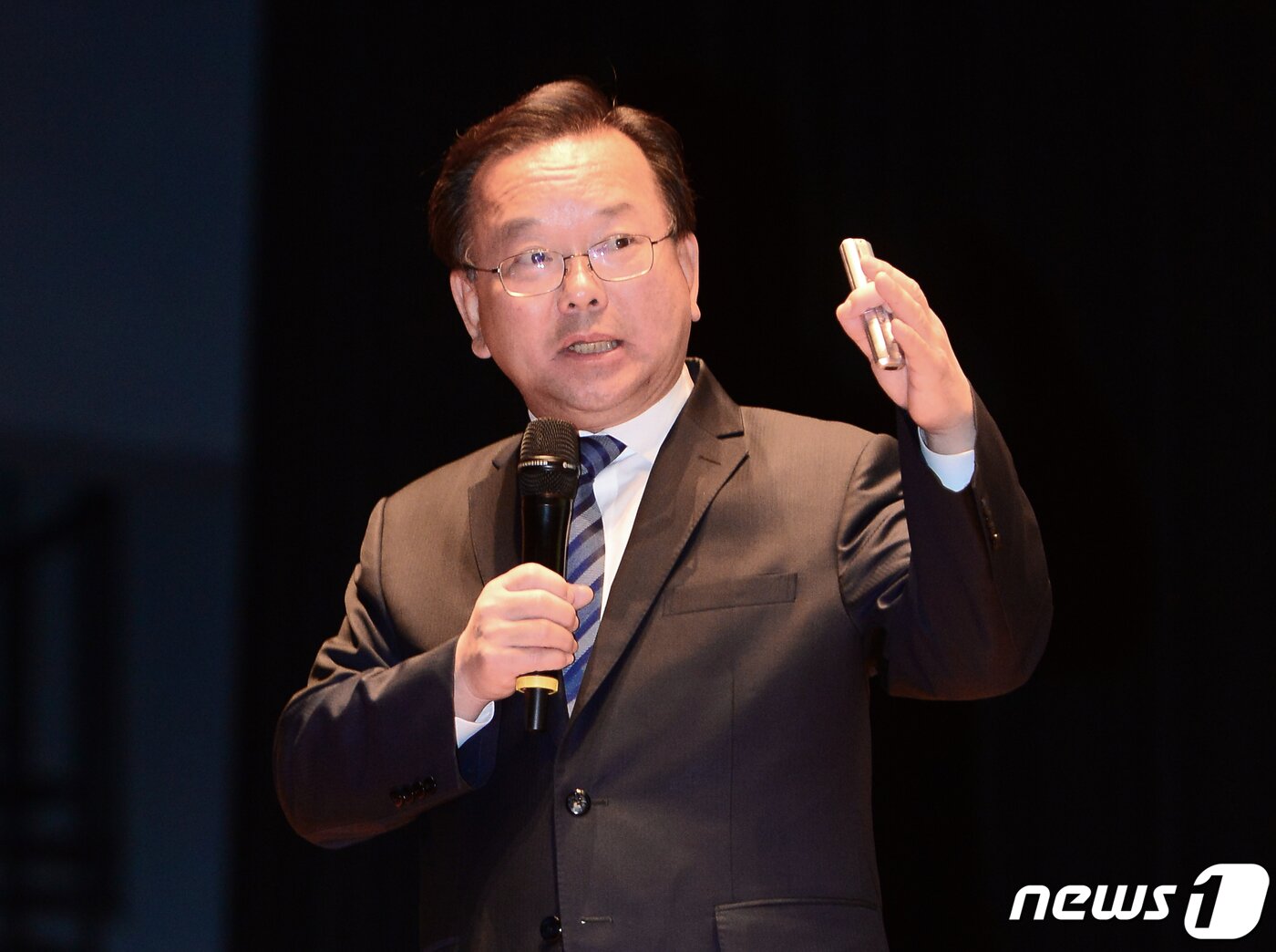본문 이미지 - 김부겸 전 더불어민주당 의원. 2019.11.19/뉴스1 ⓒ News1 한산 기자