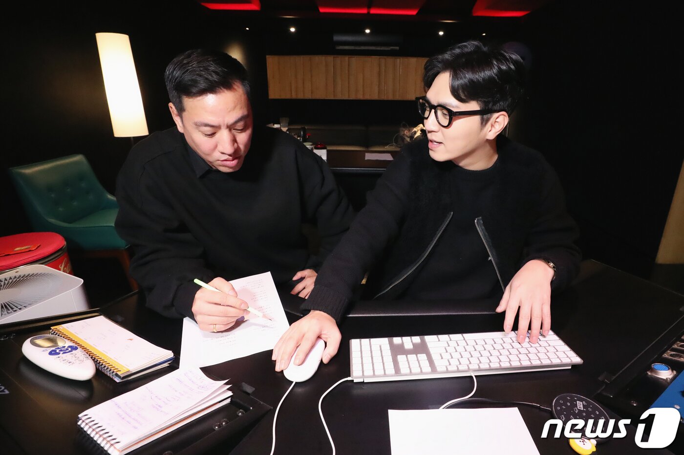 본문 이미지 - 이단옆차기의 함준석(왼쪽)과 박장근 / 뉴스1 ⓒ News1 권현진 기자