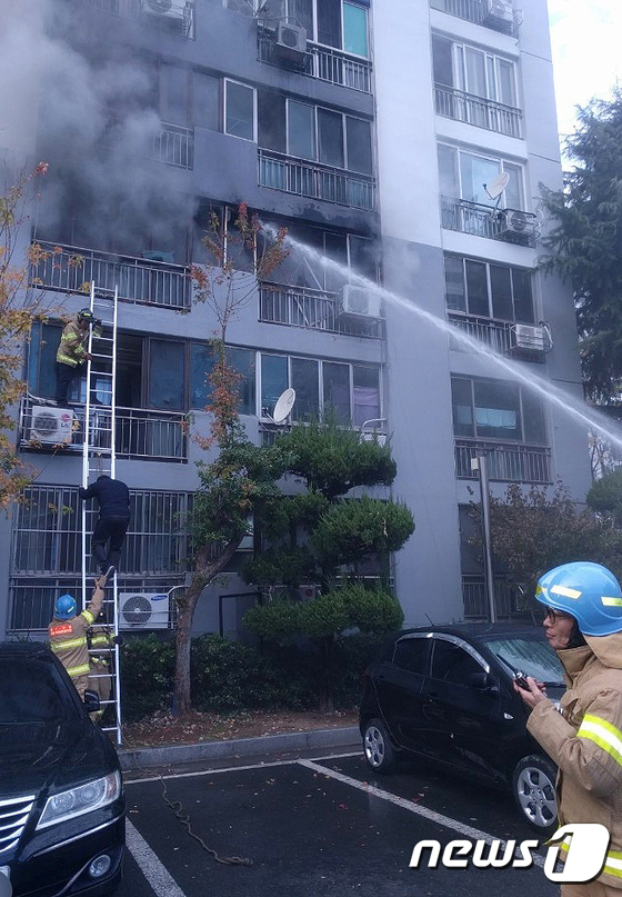 대구 아파트 화재…10여명 대피