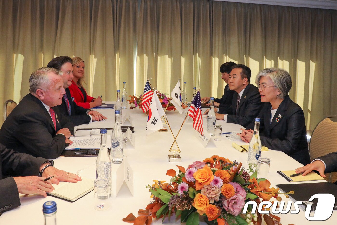 본문 이미지 - 강경화 외교장관은 주요20개국(G20) 외교장관회의 계기 23일 오후 일본 나고야에서 미측 수석대표인 존 설리번 미 국무부 부장관을 면담했다. ⓒ 외교부 제공=뉴스1