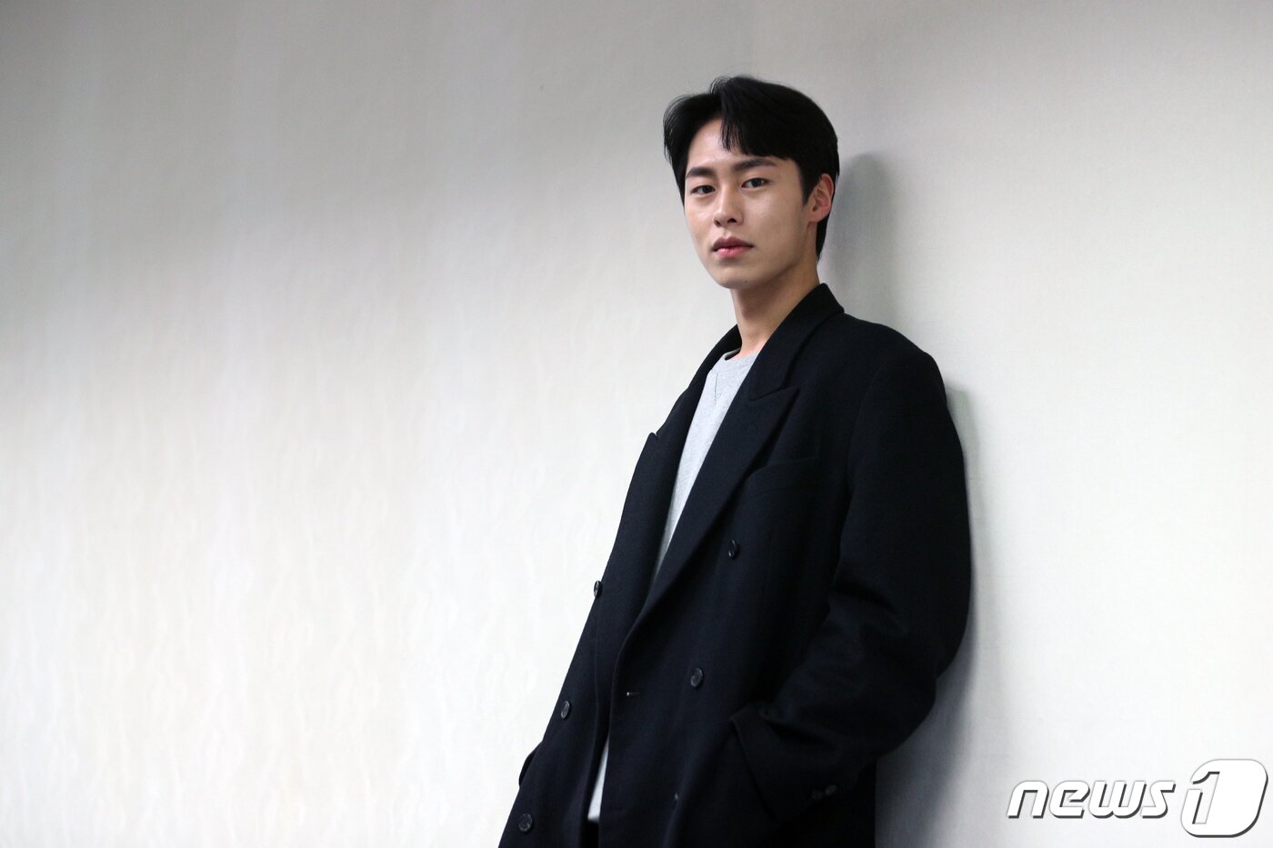 본문 이미지 - MBC드라마 '어쩌다 발견한 하루'에 출연한 배우 이재욱이 25일 서울 종로구 뉴스1 본사를 찾아 인터뷰에 앞서 포즈를 취하고 있다. 2019.11.25/뉴스1 ⓒ News1 황기선 기자