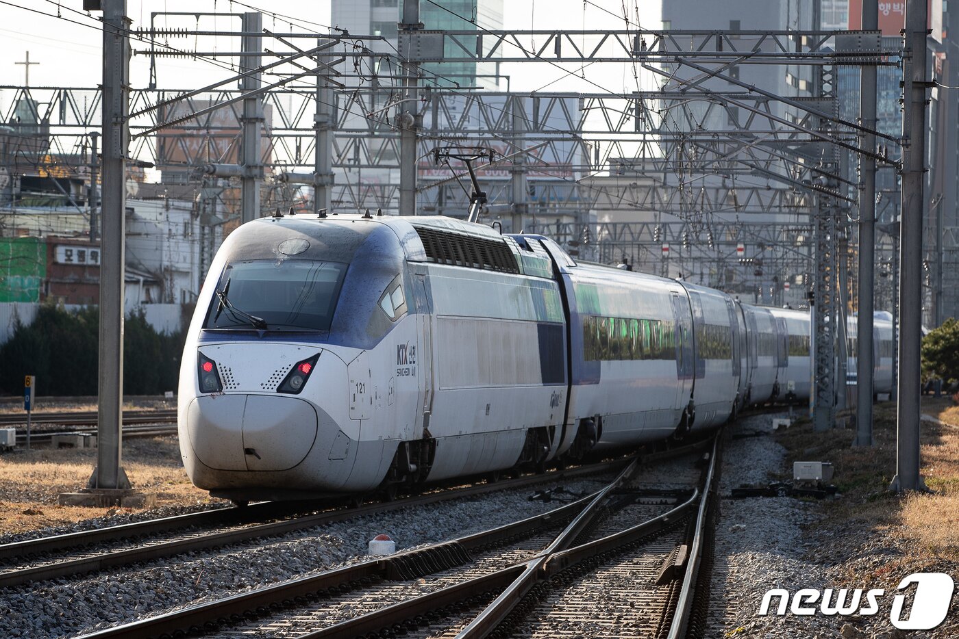 본문 이미지 - KTX(사진은 기사 내용과 무관함) / 뉴스1 ⓒ News1