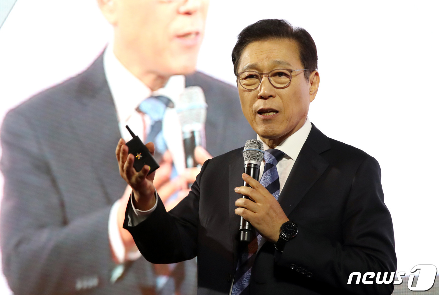 (서울=뉴스1) 이광호 기자 = 김태유 서울대 산업공학과 명예교수가 27일 머니투데이방송(MTN) 주최로 서울 광화문 포시즌스호텔에서 열린 2019서울퓨처포럼에서 '신경제 패권 시 …