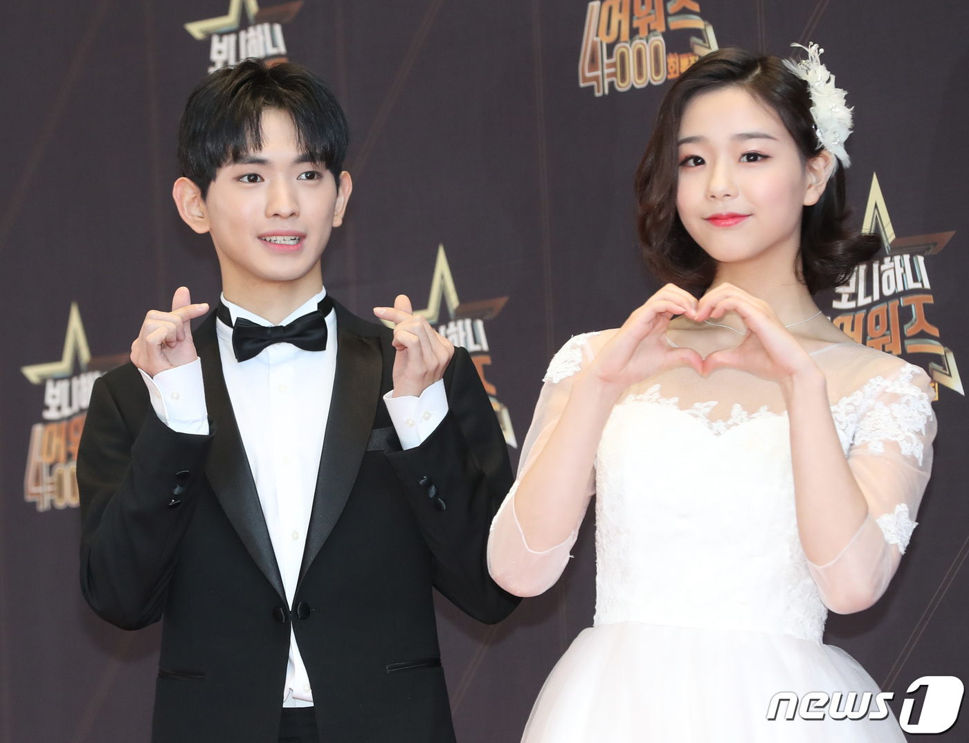 (고양=뉴스1) 권현진 기자 = 이의웅, 김채연(오른쪽)이 29일 오후 경기도 일산 고양시 EBS 본사에서 열린 '생방송 톡!톡! 보니하니' 4000회 특집 보니하니 어워즈에 참석 …