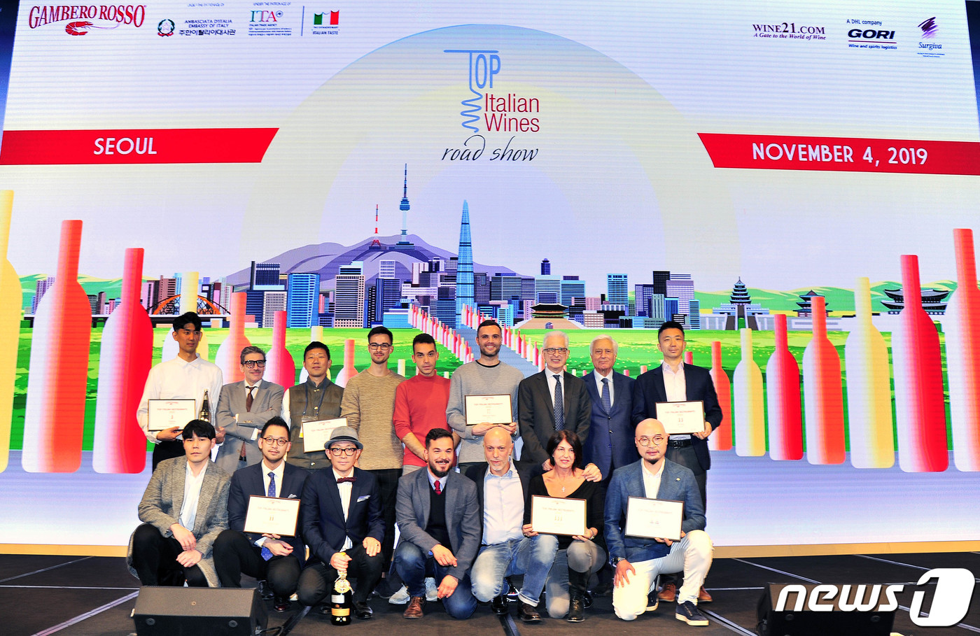 (서울=뉴스1) = 4일 오후 서울 용산구 드래곤시티호텔에서 열린 '2019 감베로 로쏘 TOP 이탈리안 와인 로드쇼'에서 루이지 살레르노 감베로 로쏘 대표 및 감베로 로쏘 202 …