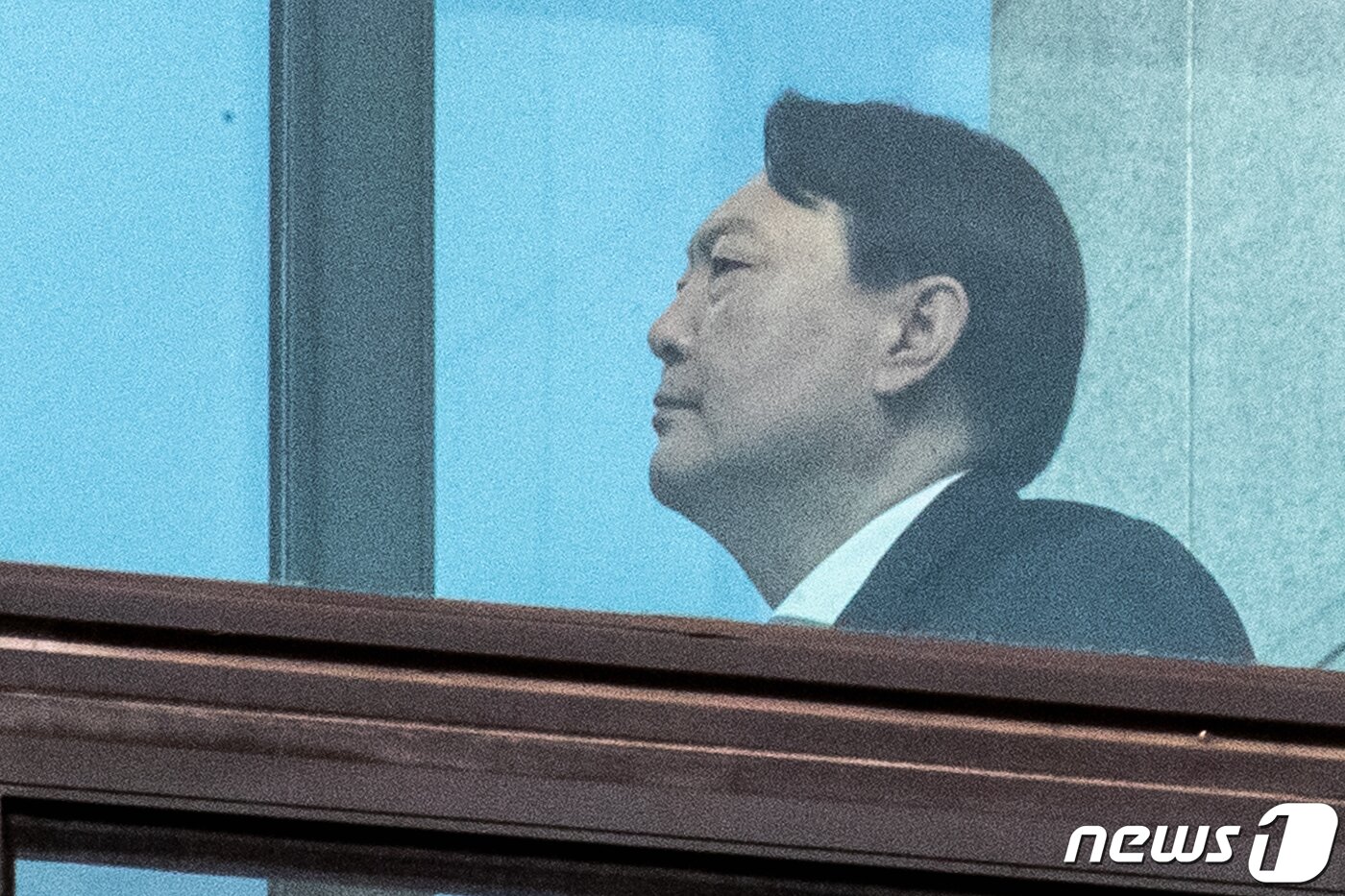 본문 이미지 - 정경심 동양대 교수가 구속 후 5번째 검찰에 출석한 지난 5일 오후 윤석열 검찰총장이 서초구 대검찰청에서 점심식사를 위해 식당으로 이동하고 있다. ⓒ News1 성동훈 기자