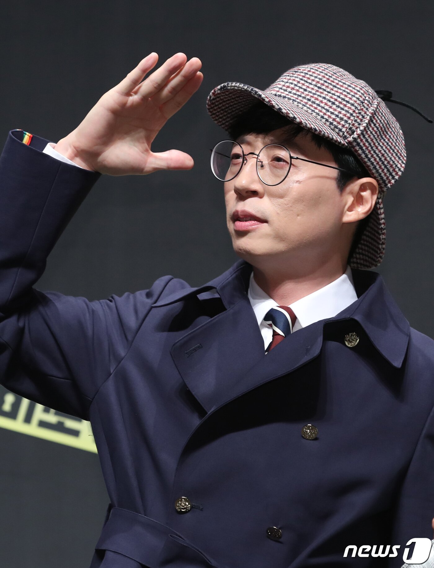 본문 이미지 - 방송인 유재석이 8일 오전 서울 신사동 CGV 압구정점에서 열린 넷플릭스 &#39;범인은 바로 너!&#39; 시즌2 제작발표회에 참석해 포즈를 취하고 있다. 2019.11.8/뉴스1 ⓒ News1 권현진 기자