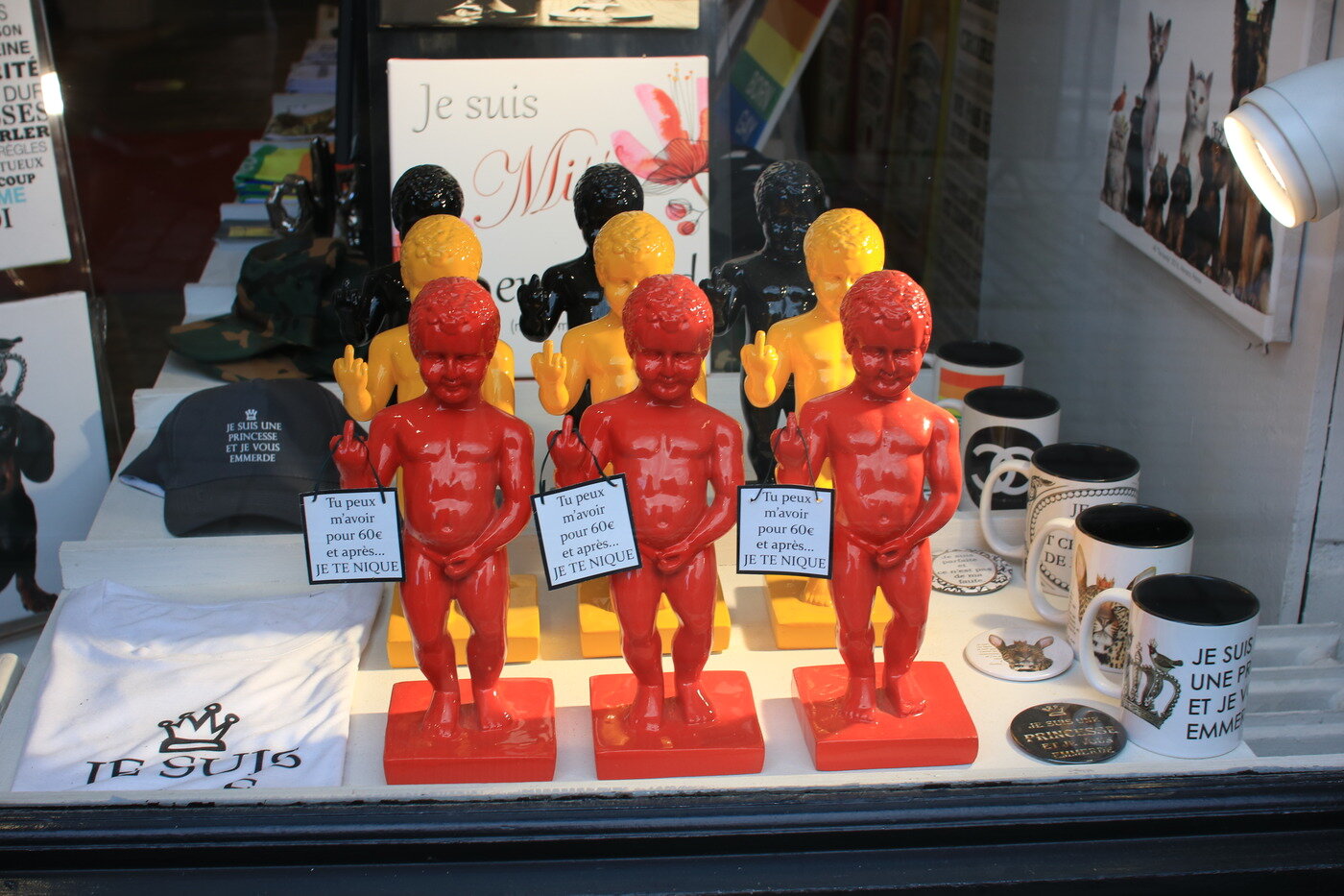 본문 이미지 - 오줌싸개 소년과 관련된 다양한 기념품들을 도시 곳곳에서 만나볼 수 있다ⓒ 뉴스1