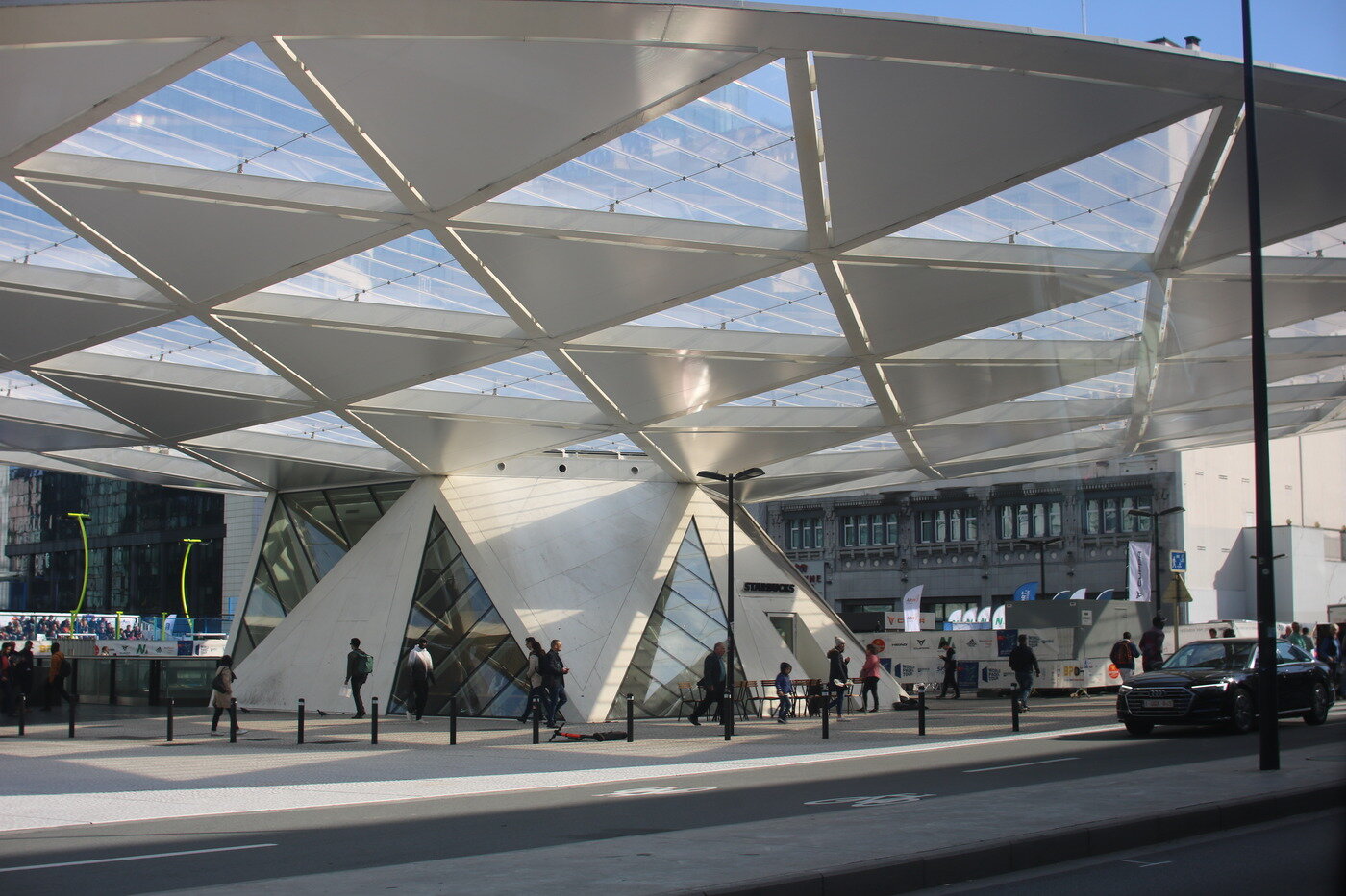 본문 이미지 - 브뤼셀 시내에 자리한 스타벅스 매장ⓒ 뉴스1 