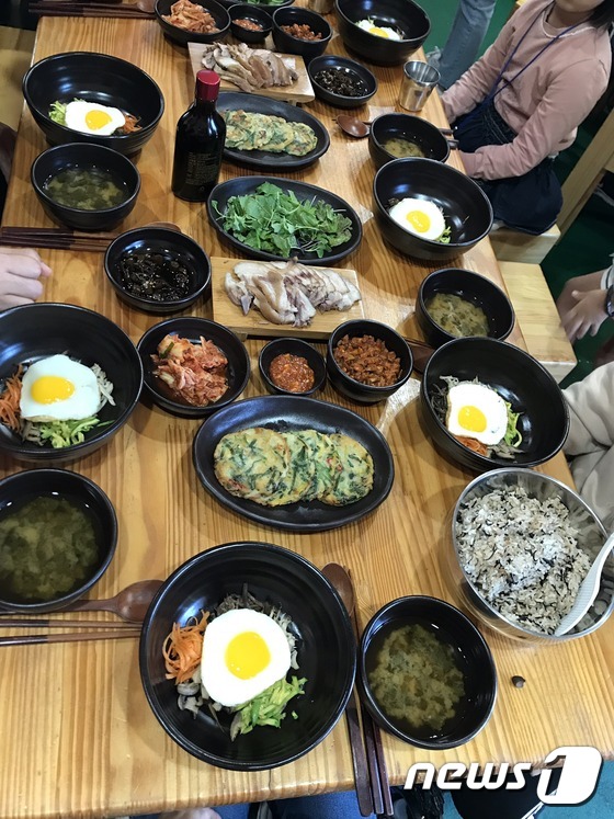 신흥2리 동백비빔밥 한상. /© 뉴스1
