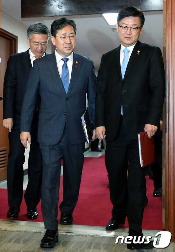 국무회의 참석하는 박양우 장관