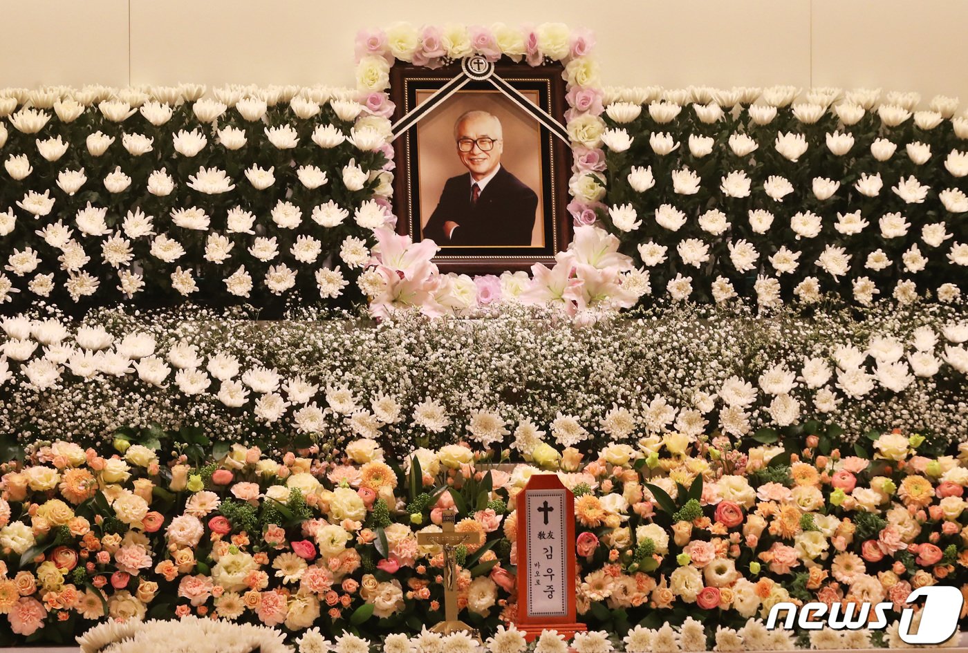 본문 이미지 - 숙환으로 지난 9일 별세한 김우중 전 대우그룹 회장의 빈소가 10일 오전 경기도 수원시 아주대병원 장례식장에 마련됐다. 2019.12.10/뉴스1 ⓒ News1 조태형 기자