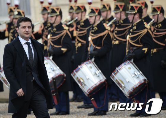 [사진] 엘리제궁 도착하는 젤렌스키 우크라 대통령