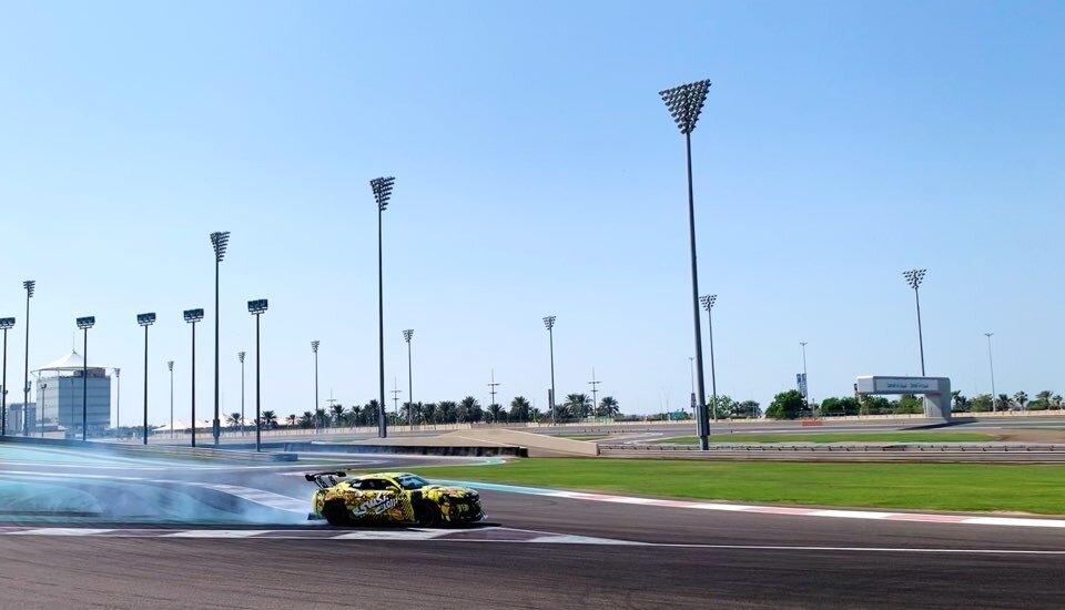 본문 이미지 - 누구나 신청하면 야스 마리나 서킷에서 경주차량을 탑승해볼 수 있다.