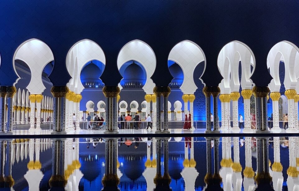 본문 이미지 - 물빛에 비친 그랜드 모스크ⓒ 뉴스1