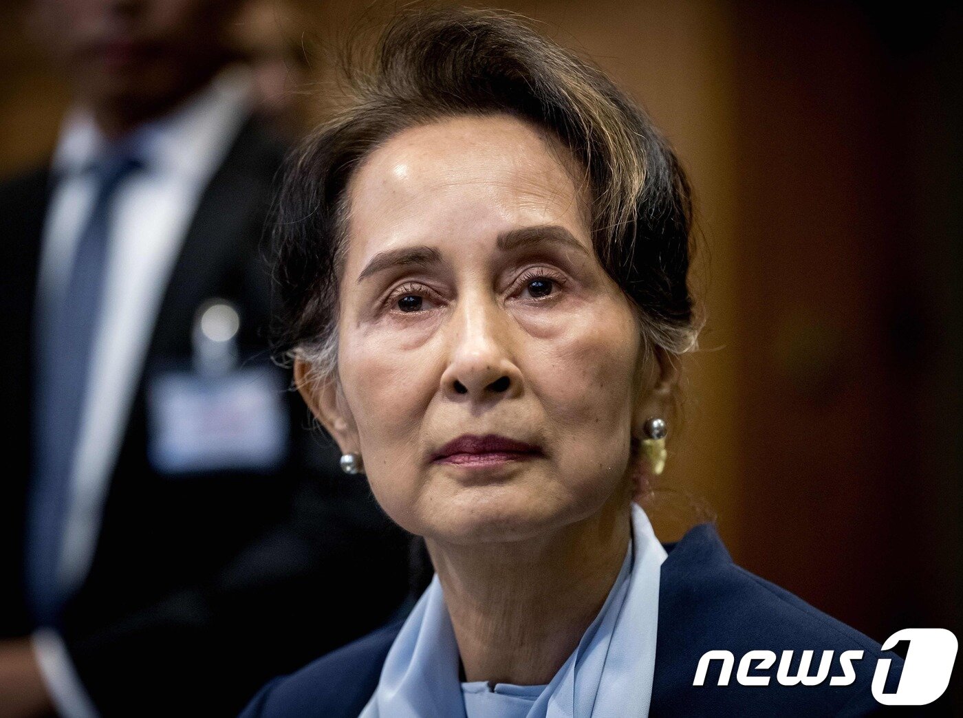 본문 이미지 - 아웅산 수지 미얀마 국가고문이 네덜란드 헤이그의 유엔 최고법정인 국제사법재판소 피고인석에 출석하고 있다. 수지 국가자문역은 이날 법정에서 미얀마 정부군이 로힝야 무슬림 주민들을 상대로 제노사이드를 범했다는 혐의를 강력히 부인하며 "불완전하고 오해의 소지가 있다＂며 직접 변호에 나섰다. ⓒ AFP=뉴스1 ⓒ News1 우동명 기자