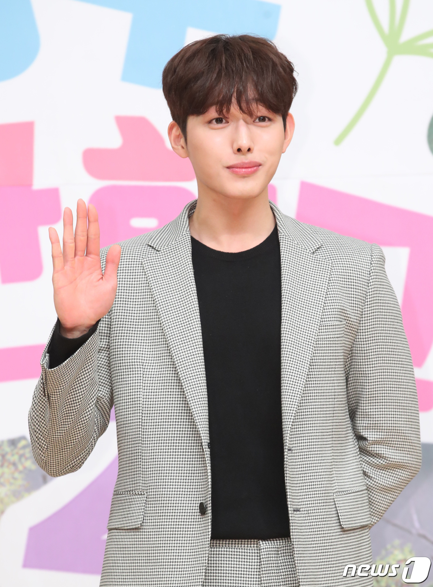 (서울=뉴스1) 권현진 기자 = 배우 이정식이 12일 오후 서울 양천구 목동 SBS에서 열린 SBS 모비딕 숏폼드라마 '농부사관학교2' 제작발표회에 참석해 포즈를 취하고 있다.'농 …