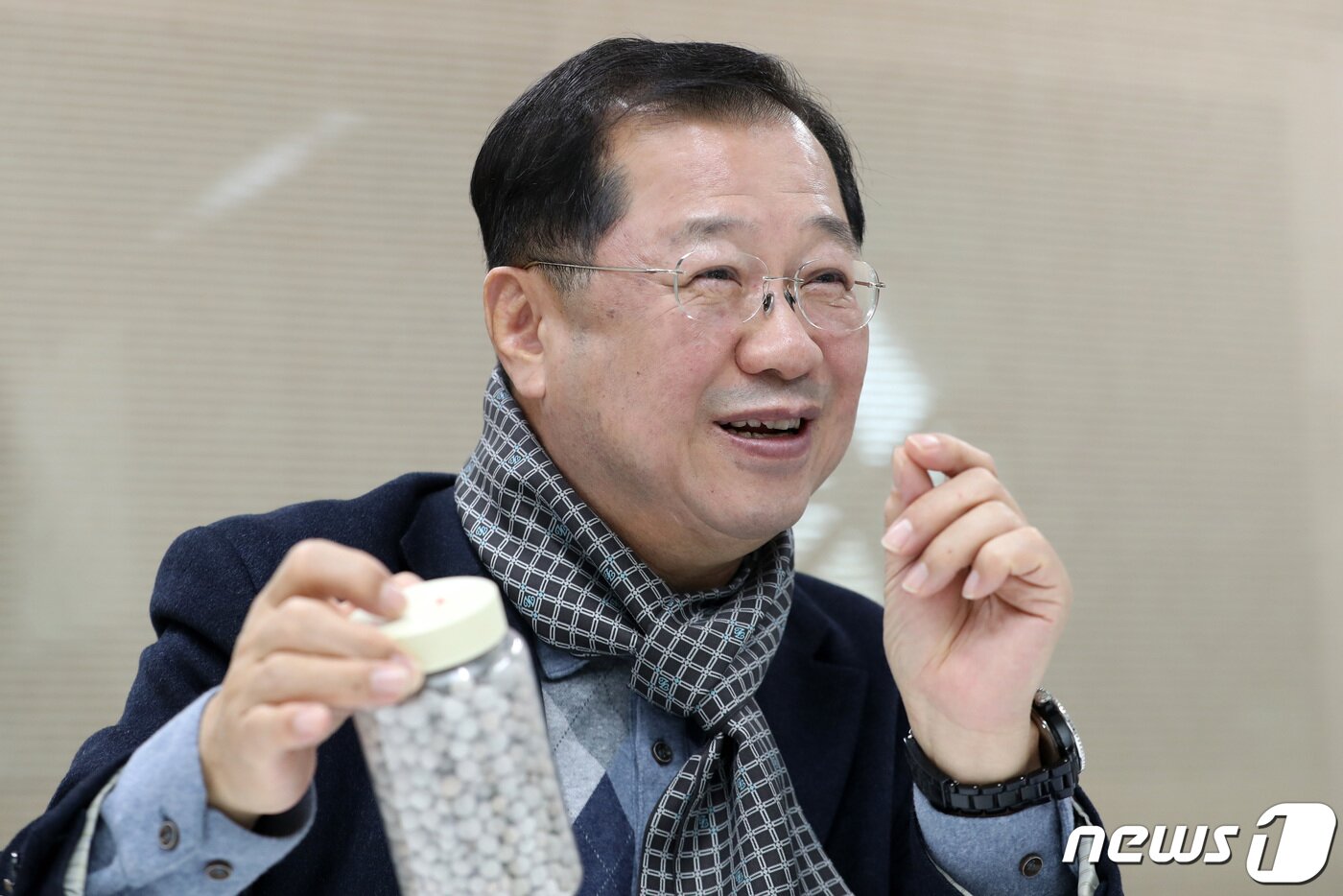 본문 이미지 - 이철태 단국대 명예교수가 13일 오후 경기도 화성시 한국발포유리(주)에서 뉴스1과 인터뷰하고 있다. 2019.12.13/뉴스1 ⓒ News1 조태형 기자