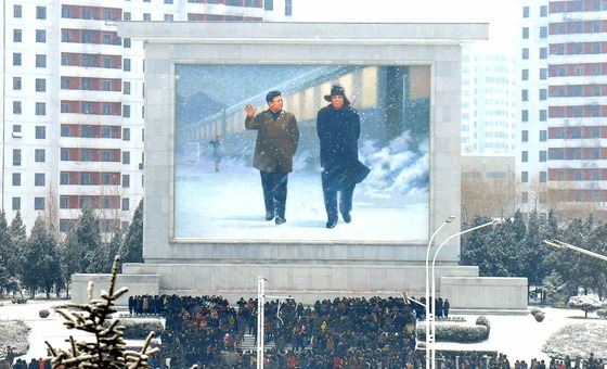 "1만 4000회 시찰, 167만리 달려"…北, 김정일 14주기 맞아 '추모·결속'