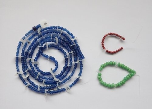 본문 이미지 - 19호 토광묘 출토 목걸이.(문화재청 제공)ⓒ 뉴스1