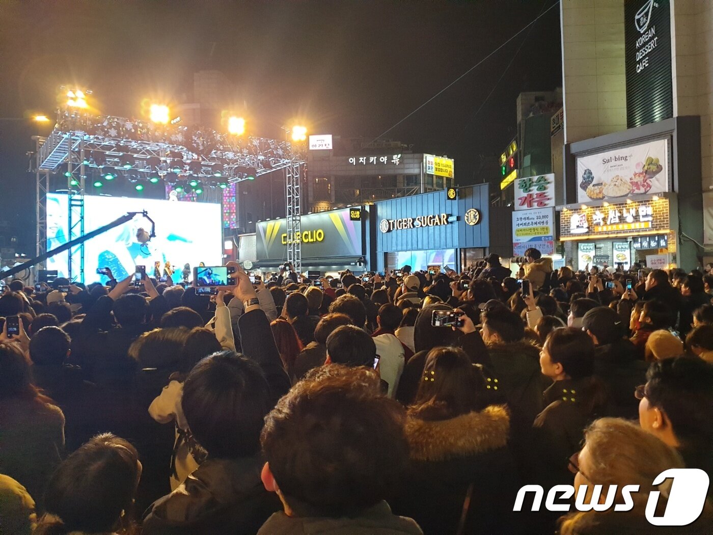 본문 이미지 - 마마무 공연이 펼쳐지고 있는 메인 무대/사진=진희정 기자ⓒ 뉴스1