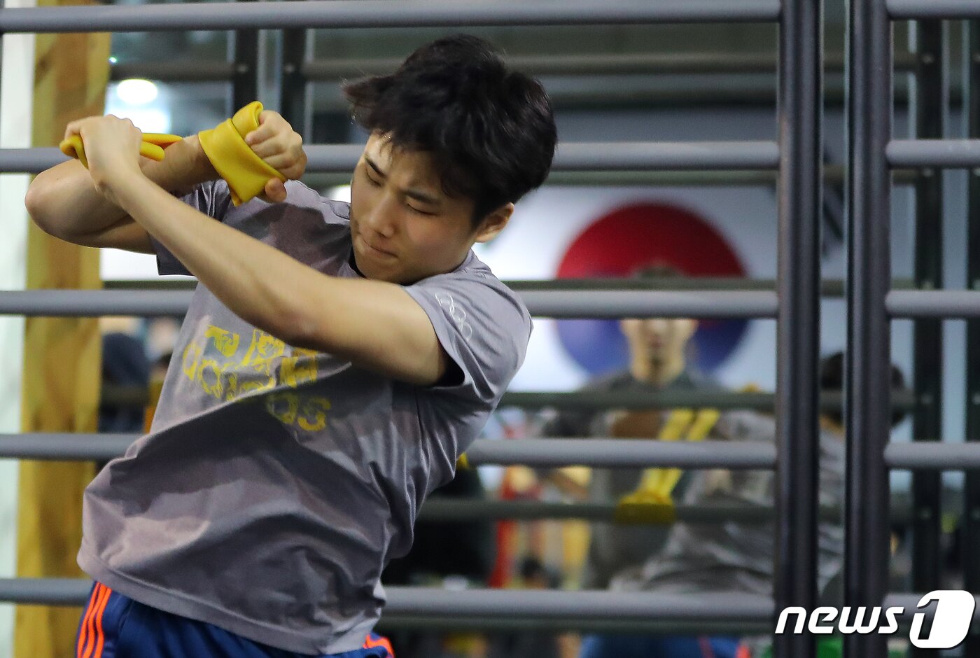 본문 이미지 - 올림픽 국가대표 선수들이 지난 19일 충북 진천 국가대표 선수촌에서 내년 8월 일본 도쿄에서 열리는 제32회 하계올림픽을 앞두고 구슬땀을 흘리며 훈련을 하고 있다. 2019.12.31/뉴스1 ⓒ News1 구윤성 기자