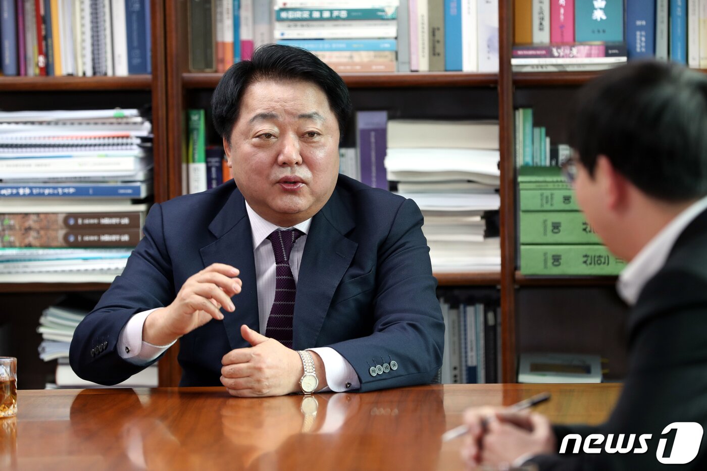 본문 이미지 - 한범덕 청주시장이 뉴스1과의 인터뷰에서 기자 질문에 답하고 있다. 2019.12.29/뉴스1 ⓒ News1 김용빈 기자