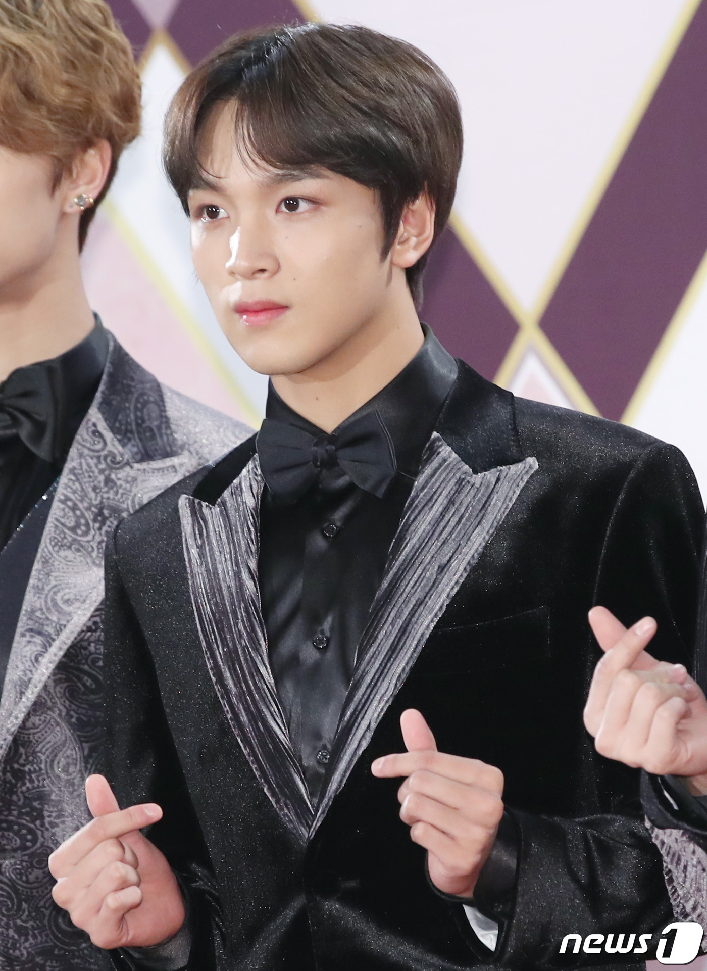 (일산=뉴스1) 권현진 기자 = NCT127 해찬이 27일 오후 경기도 일산 킨텍스에서 열린 '2019 KBS 가요대축제' 레드카펫 행사에 참석해 포즈를 취하고 있다. 2019.1 …