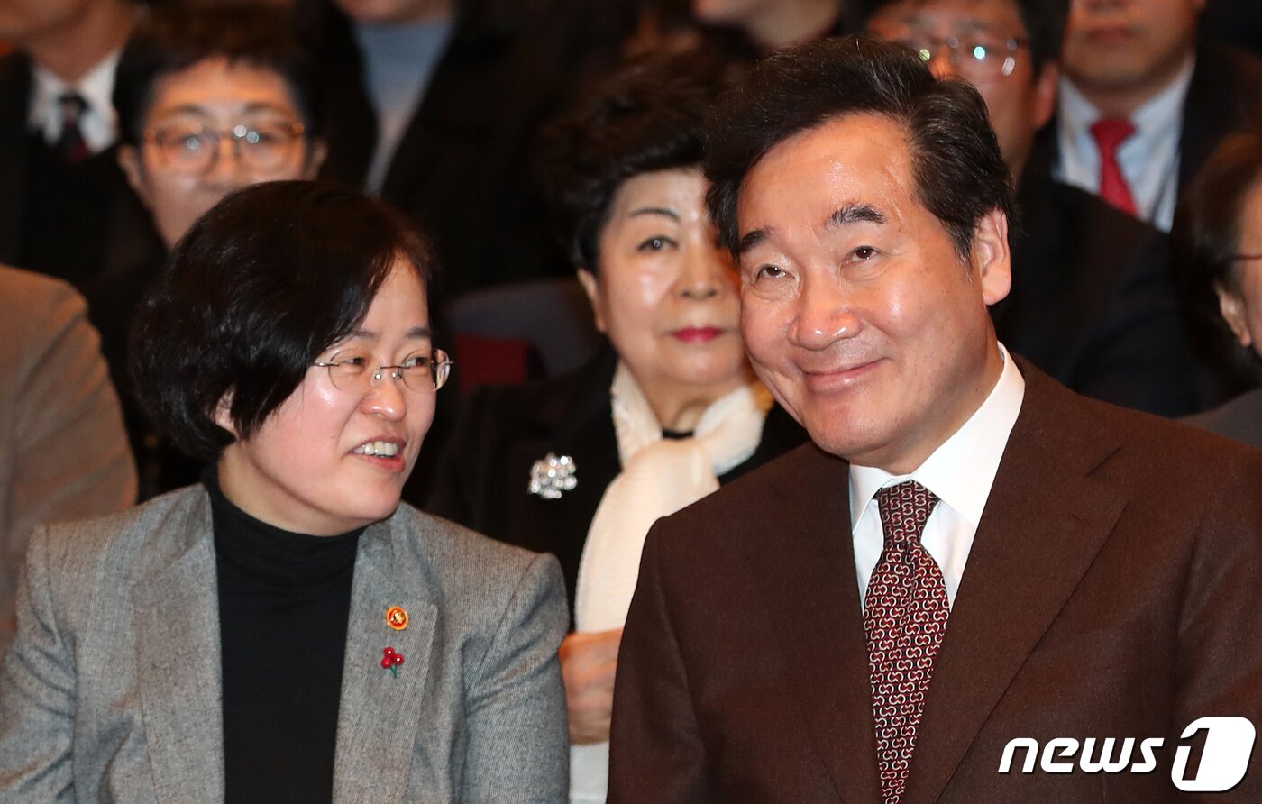 본문 이미지 - 이낙연 더불어민주당 전 대표와 조성옥 공정거래위원장. ⓒ News1 오대일 기자