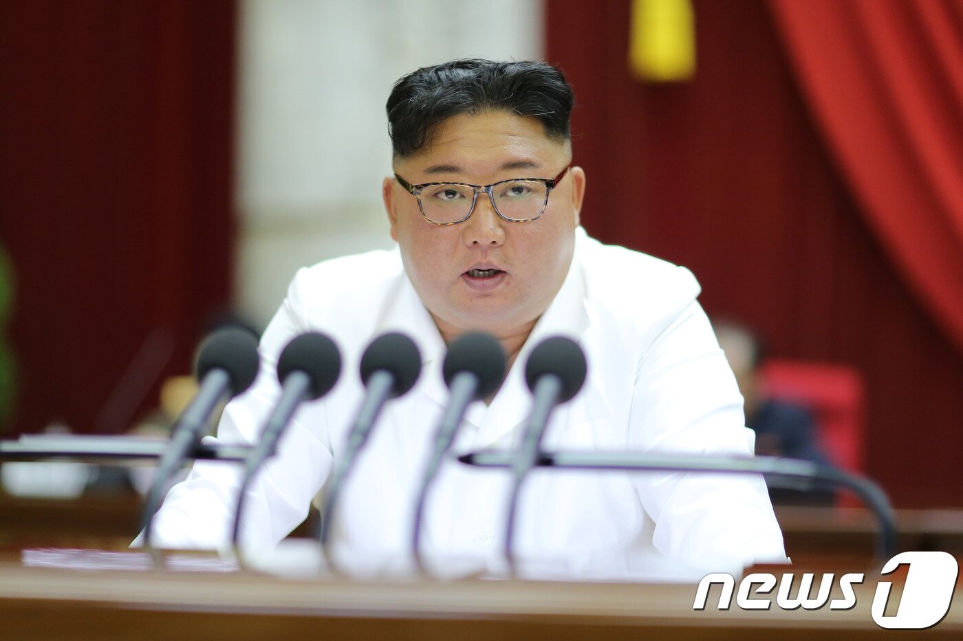 본문 이미지 - (평양 노동신문=뉴스1) = 2019년 12월 진행된 제7기 5차 전원회의 2일차 회의를 주재하는 김정은 모습. [국내에서만 사용가능. 재배포 금지. DB 금지. For Use Only in the Republic of Korea. Redistribution Prohibited] rodongphoto@news1.kr